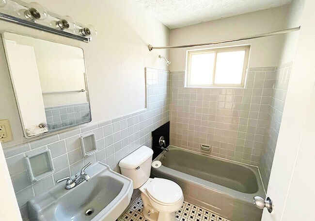 Photo - 562 Lowell Ave Unidad 562-04