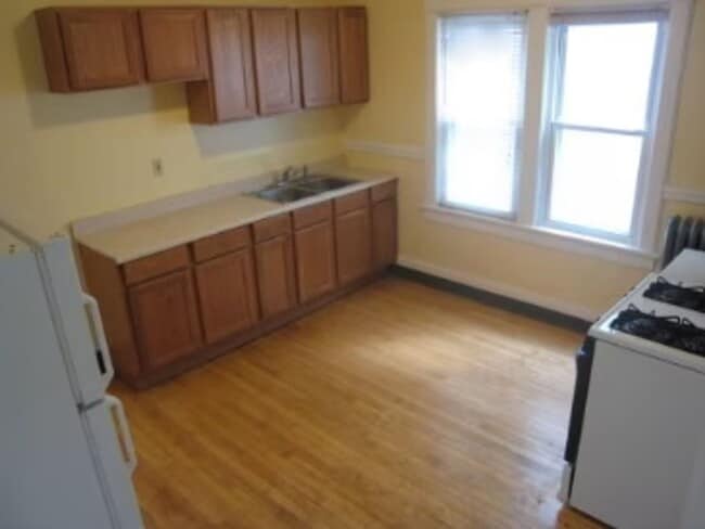 Building Photo - 3373 N Oakland Ave Rental