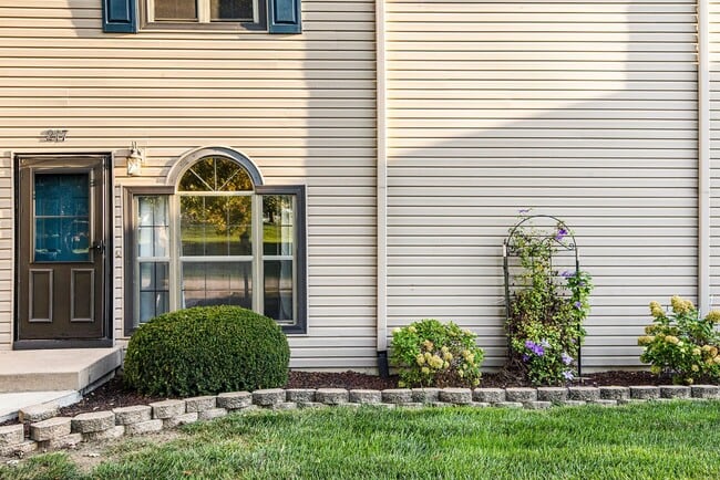 Photo - Beautiful Townhouse in Smithville!! 2BR/1.5BA  Move In Ready