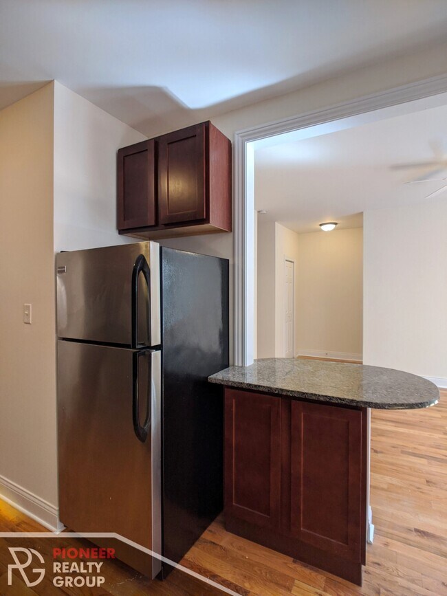630 W Cornelia Ave Unit 1