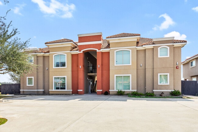 Building Photo - 1216 E Pine Ridge Ave Unit 3