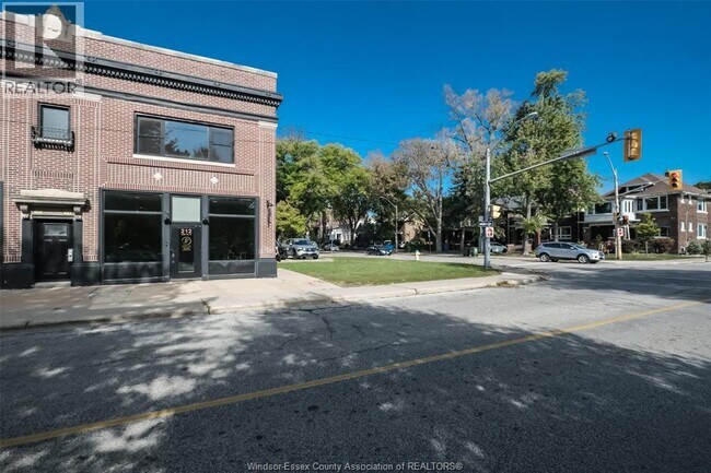 Photo - 218 Erie St W