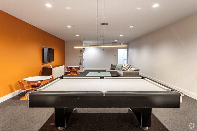 Lounge - Meridian Pointe