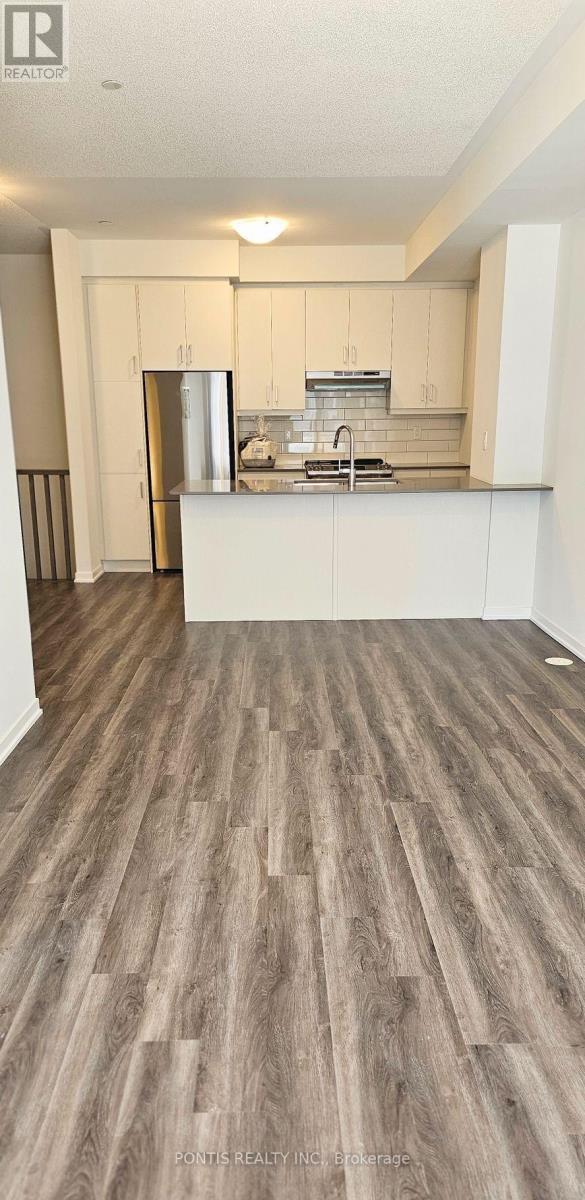 Photo - 141 Honeycrisp Cres