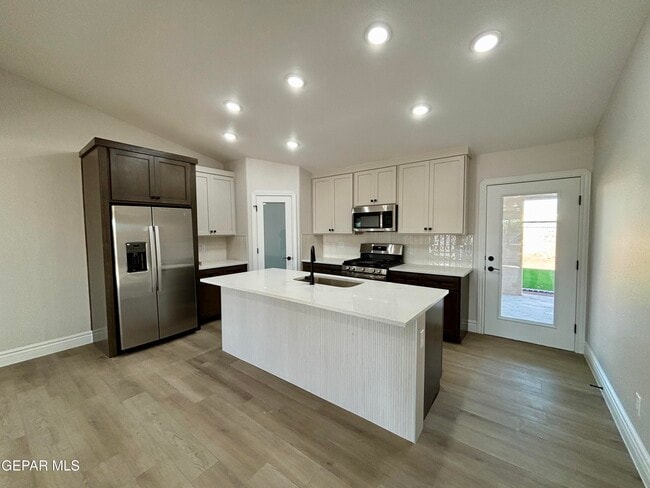 Photo - 2633 Dunoon Dr