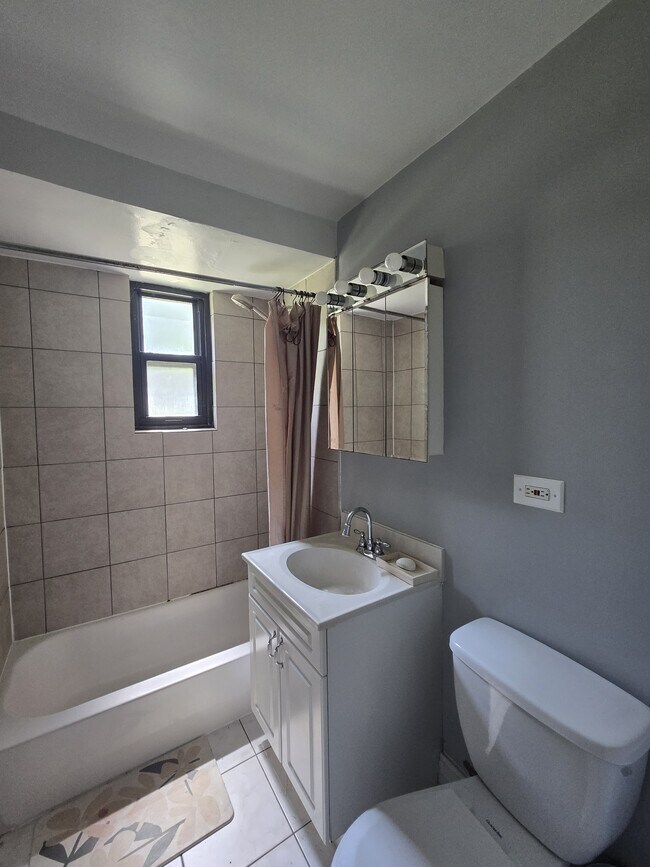 Photo - 7328 N Ridge Ave Unit 1W