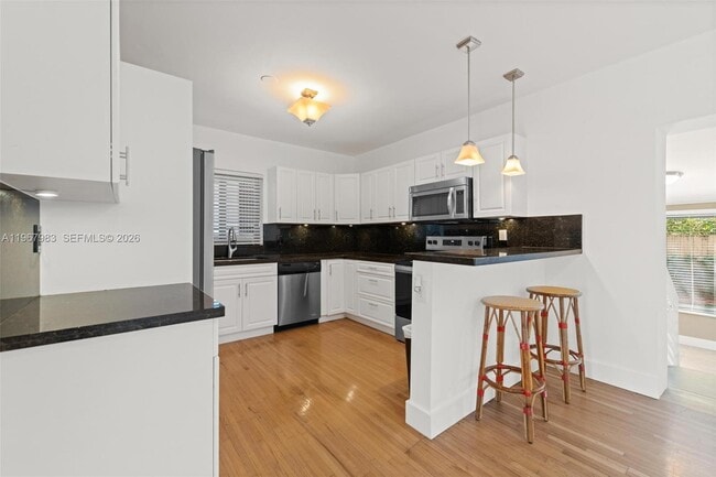 Photo - 710 NE 62nd St