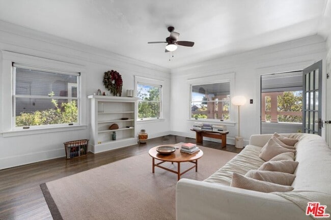 Photo - 2938 1/2 S La Salle Ave