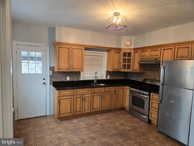 Photo - 460 Shurs Ln