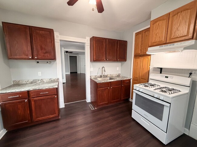 Building Photo - Modern Spacious 2+ Bedroom Lower Unit