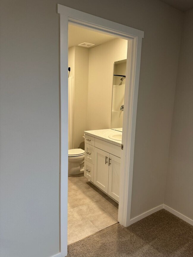 Photo - 4 Bed 2.5 Bath Home with Community Amenities