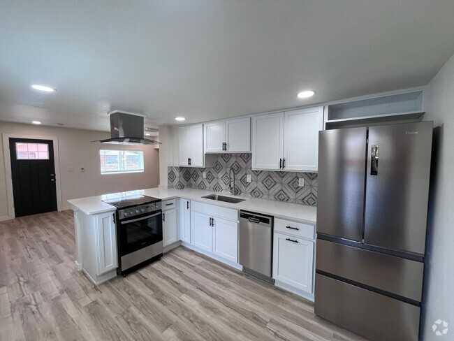 Building Photo - Just renovated! Stunning High-End Finishes! Rental