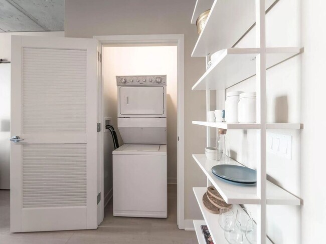 330 W Grand Ave Unit 1706