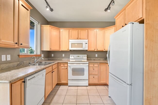 Building Photo - 2131- 2133 Yew Street Unit 2133 Yew Street