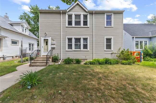 Photo - 439 7th Ave S