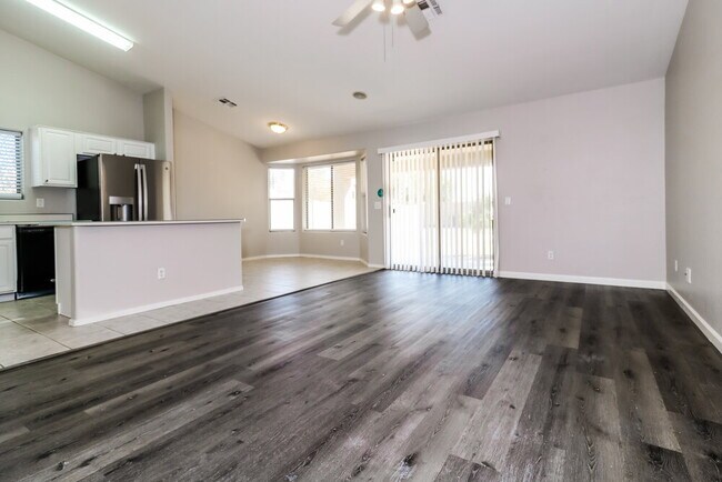 Photo - 2201 S 82nd Ln