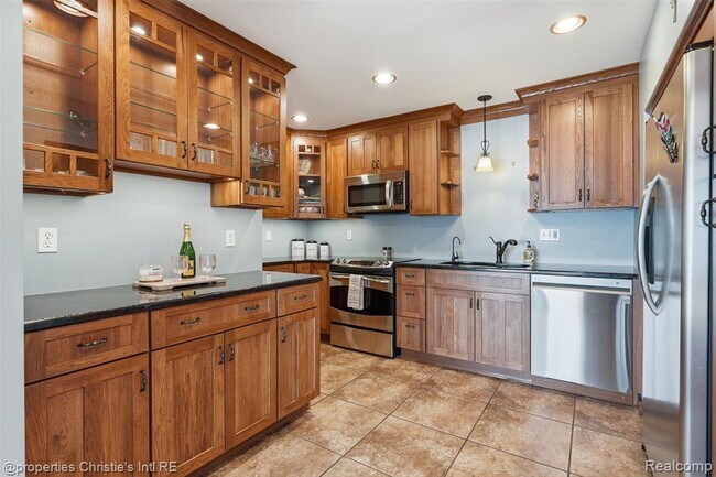 Photo - 2739 Lakeridge Ave