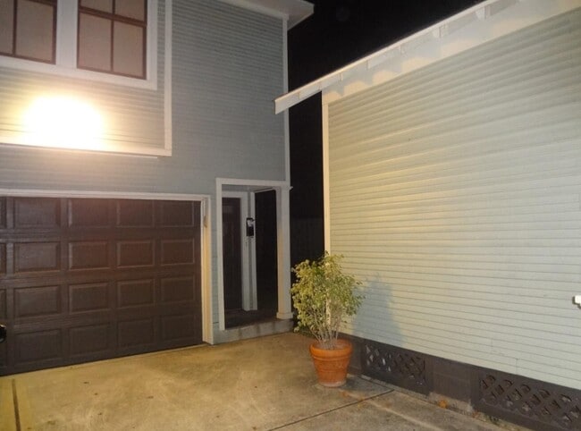 Photo - 303 E 28th St