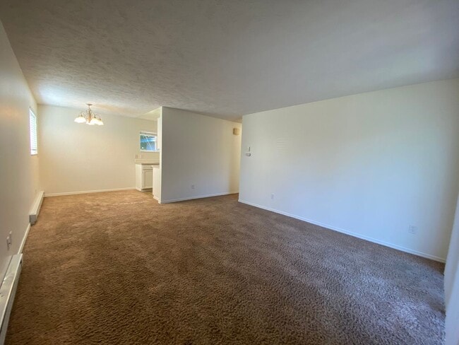 Photo - 2909-2911 E. 33rd Ave Unidad 2911 E. 33rd Ave