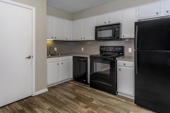 ALL-ELECTRIC KITCHEN - Eagle's Landing Apartments