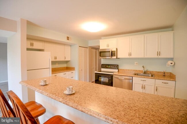 Photo - 9735 Kings Crown Ct Apartment Unit 201