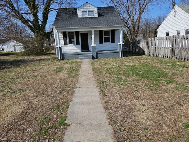 Building Photo - Adorable renovated 3 bedroom 2 full bath home