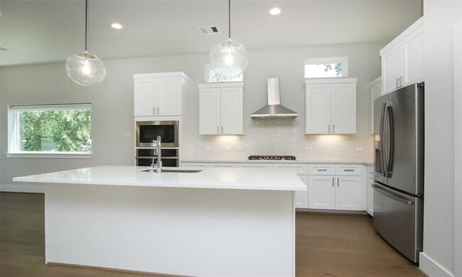 Photo - 836 Fisher St