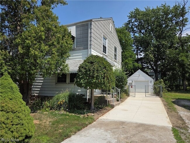 Building Photo - 1501 E 248th St
