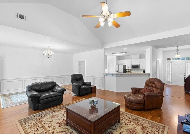 Photo - 3513 Seneca Ave