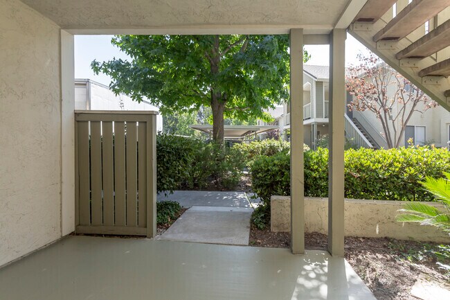 1 BR, 1 BA - 702 SF