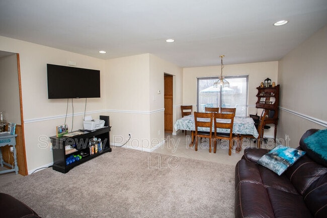 Photo - 207 Empress Ct