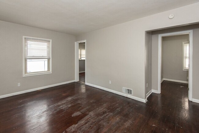 Photo - 320 Millman Dr