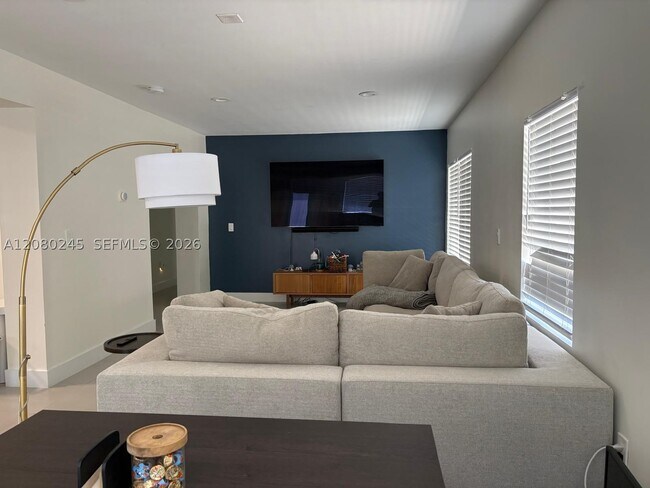Photo - 5911 SW 62nd St