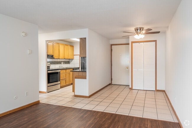 1 BD, 1 BA - 700SF - Dining Room