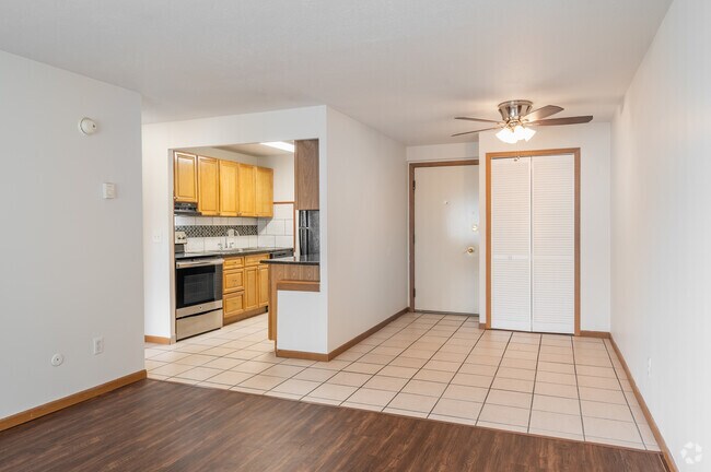 1 BD, 1 BA - 700SF - Dining Room - Chardon Hills