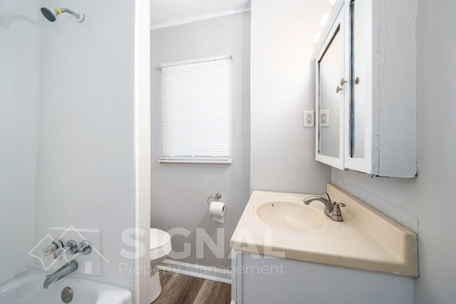 Photo - 2408 2nd St NW