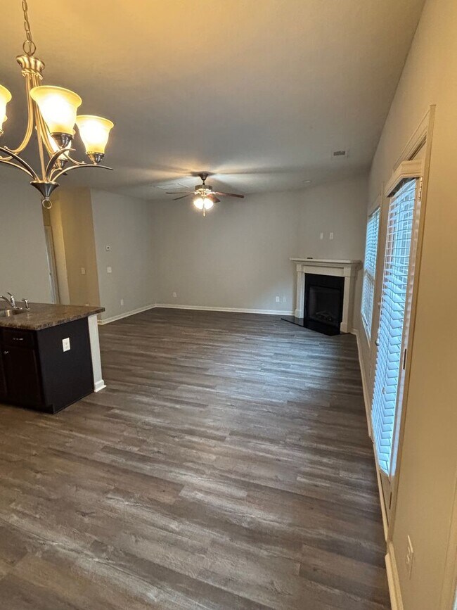 Photo - 916 Erika Ln