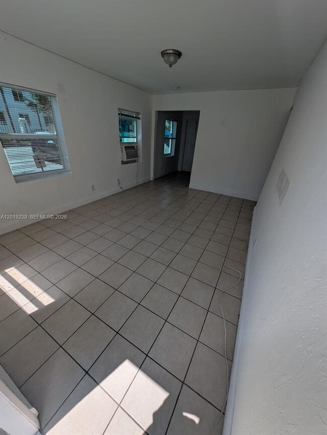 Building Photo - 2316 Madison St Unit 31