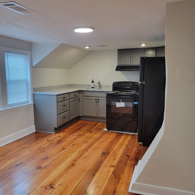 KITCHEN - 30 W Baltimore St Unidad APT. 30B (2ND FLOOR)