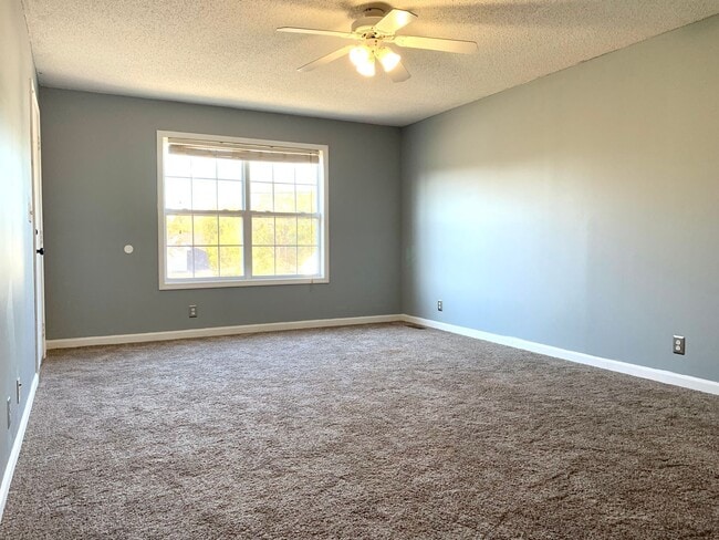 Photo - 232 Senator Dr