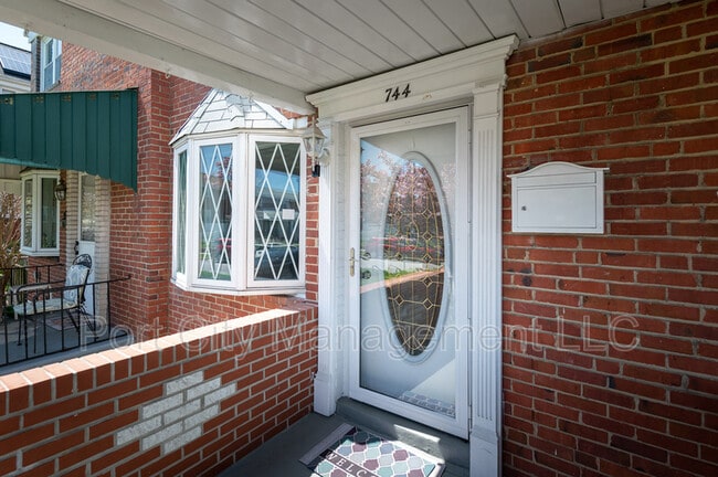 Photo - 744 Aldworth Rd