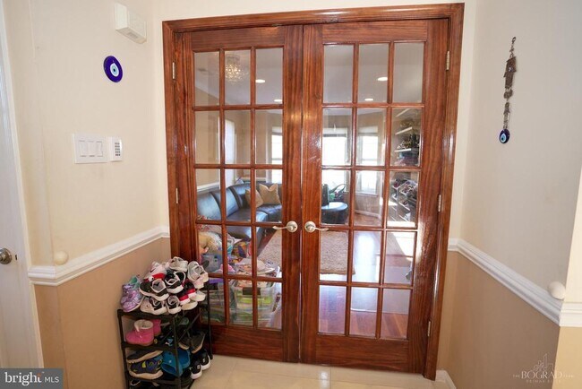 Photo - 201 White Pine Ct