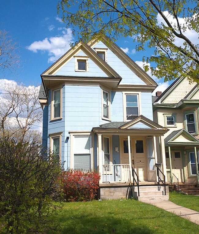 Building Photo - 711 S Beech St Rental