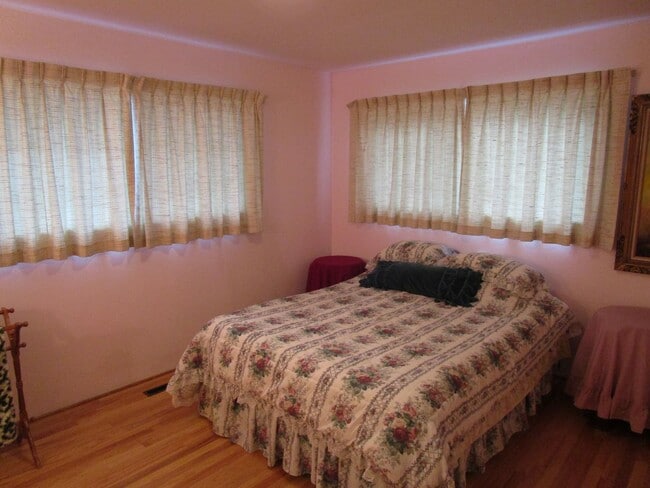 Photo - 2 Bedroom Fully Furnished House, Move In R...