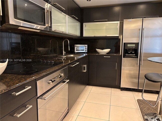3301 N Country Club Dr Unit 211