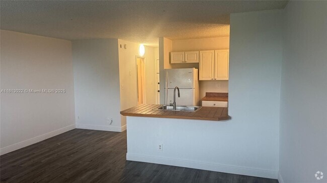 Building Photo - 2701 Riverside Dr Unit 418-B Rental