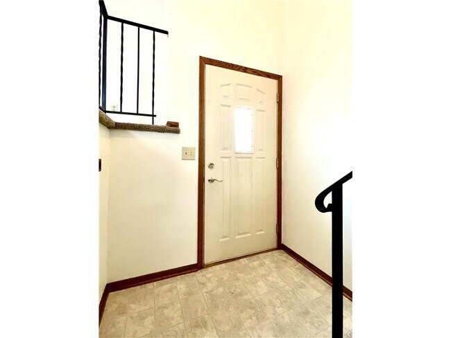 Photo - 6166 Upper 51st St N