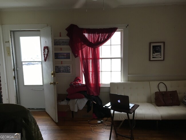 Photo - 880 Sunset Dr