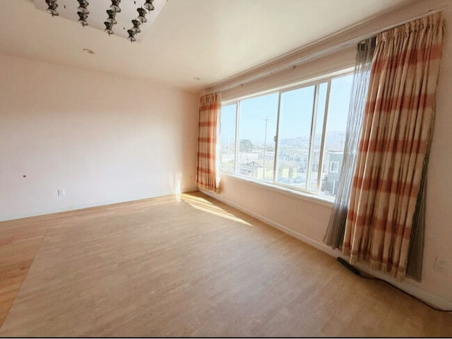 Photo - 307 Teddy Ave