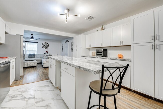 Photo - 706 Beaumont St